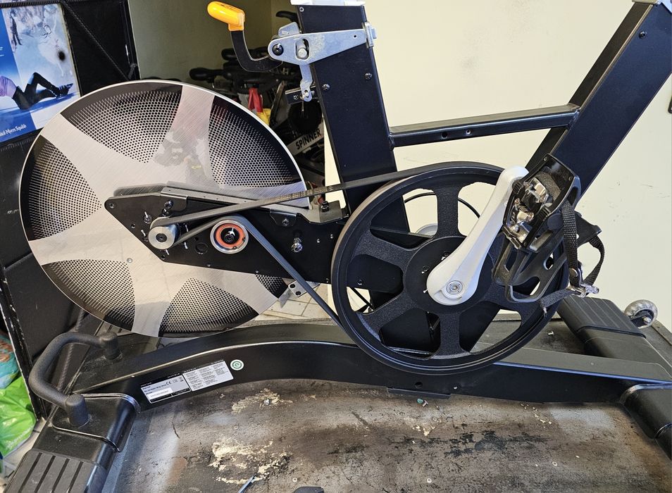 Продавам 8 Спининг колела, байкове (Spinning bike). MATRIX CXC