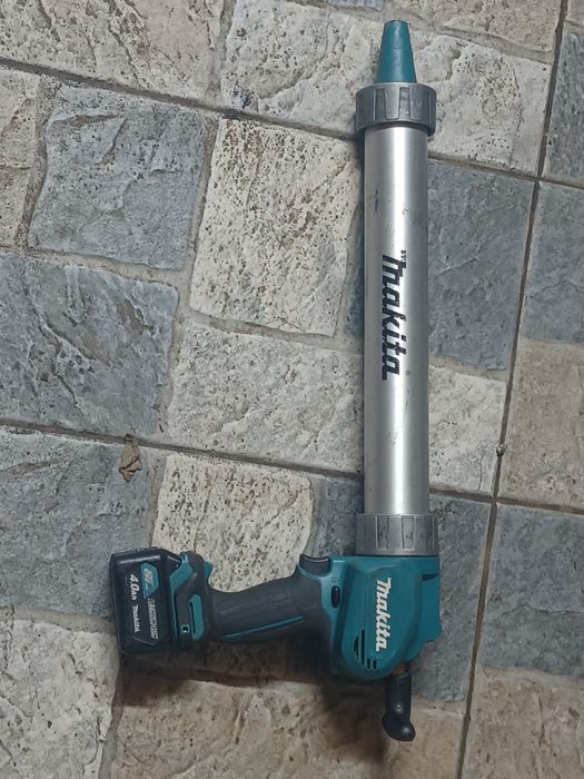 Pistol de silicon MAKITA că și nou