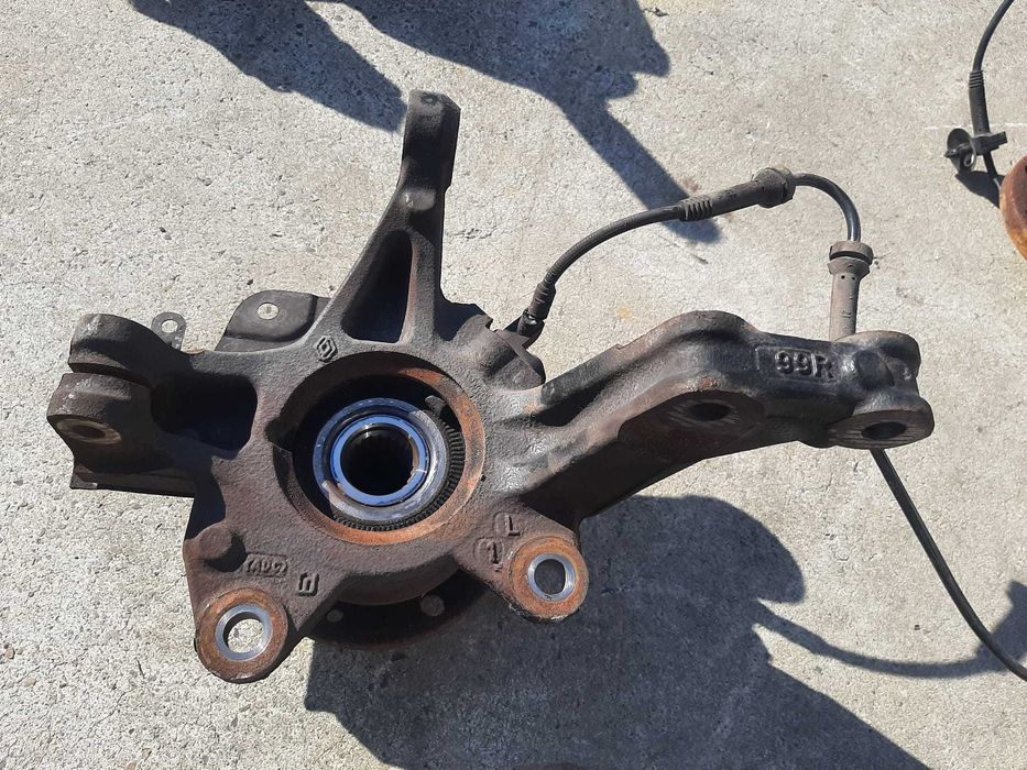 fuzeta stanga fata 1.2 b  renault clio 4