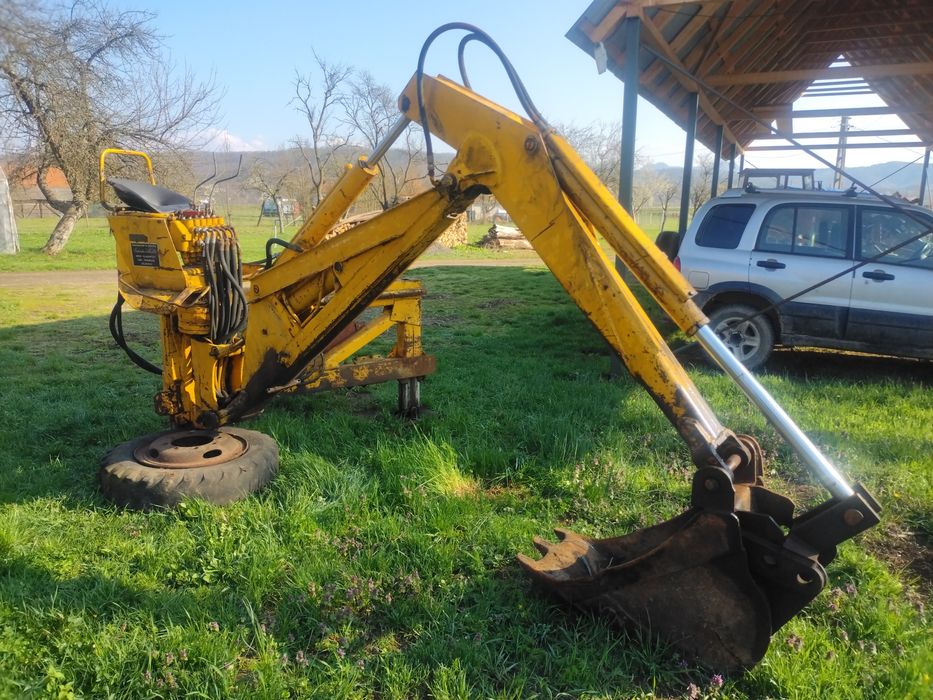 Brat buldoexcavator tractor sapat
