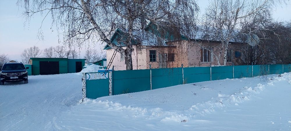 Продам дом полностью с хозяйством.