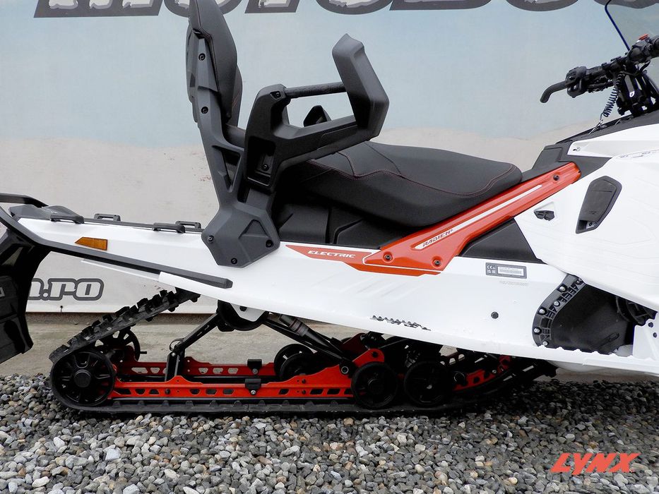 Snowmobil Lynx Adventure Electric Touchscreen 137 2025
