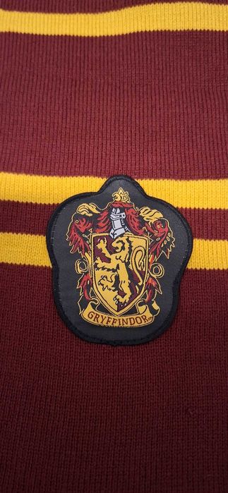 Set de caciula si fular Griffindor