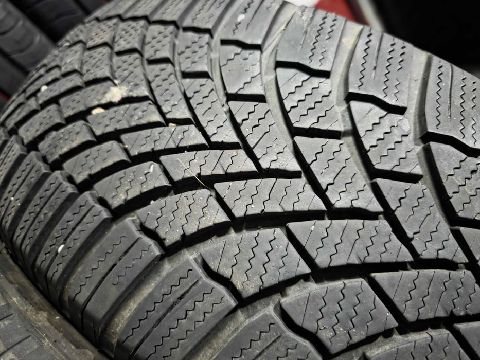 2бр Зимни гуми 205 60 16 - Bridgestone - DOT 2024