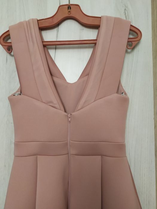 Розова неопренова рокля