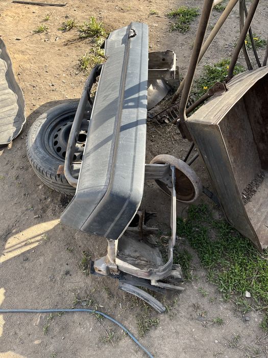 Бампер  задний мерседес 190