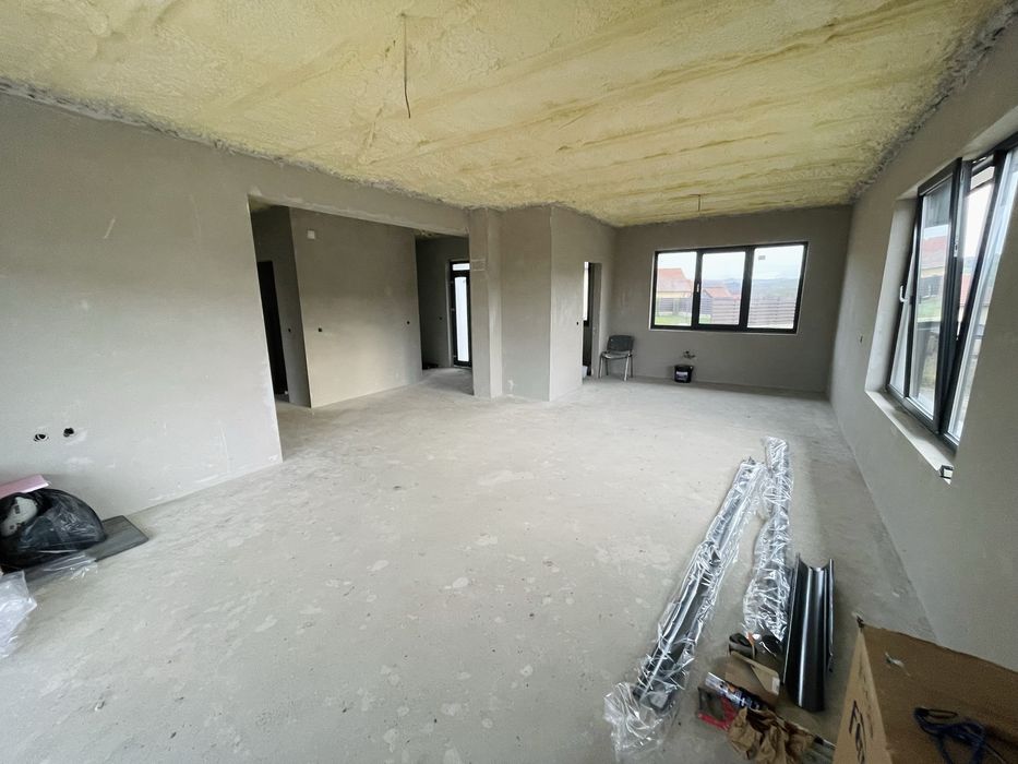 PF Vând Casă pe un singur nivel + terasă 32m², teren 1.000 m²