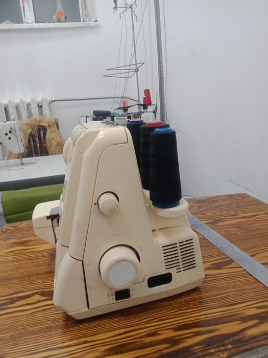 Продам оверлок 3х ниточный