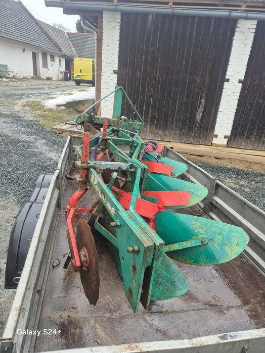 Vând plug cu 4 brezde