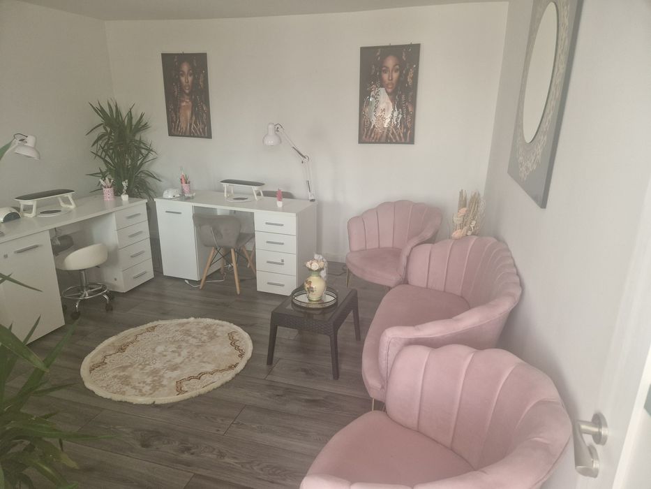 Unghii semi și clasica ..dețin sterilizator  pt ustensile