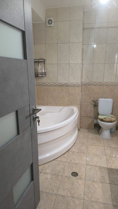 Închiriez apartament