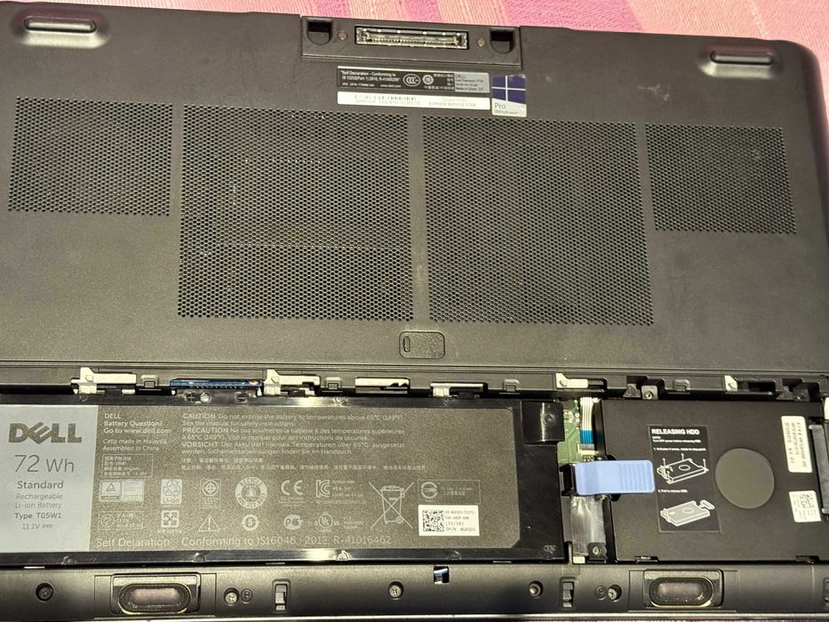 Dezmembrez Dell I5 7710-display IPS 17'',SSD M2 256 Gb. baterie 72Wh