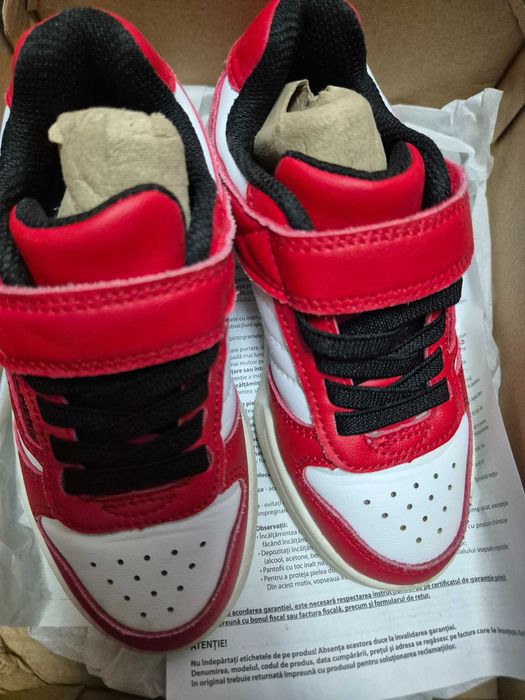 Adidasi skechers mar 27