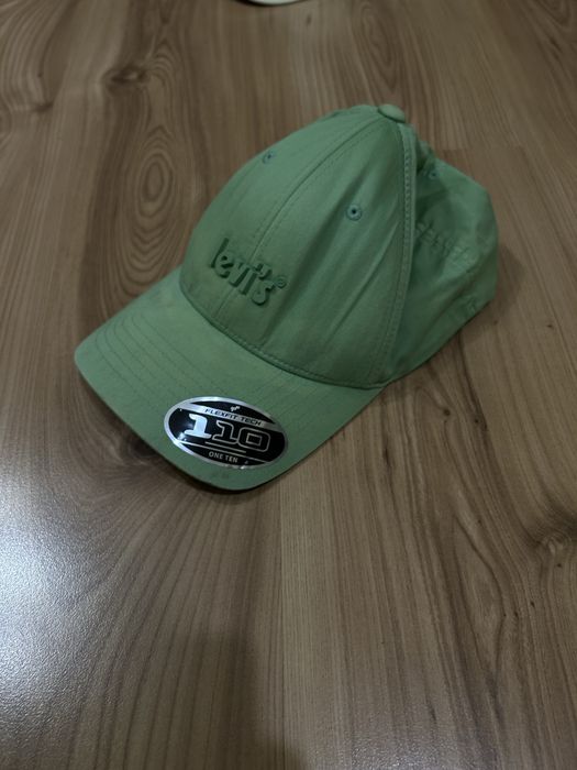 Шапки с козерка- Levis/MK/AE