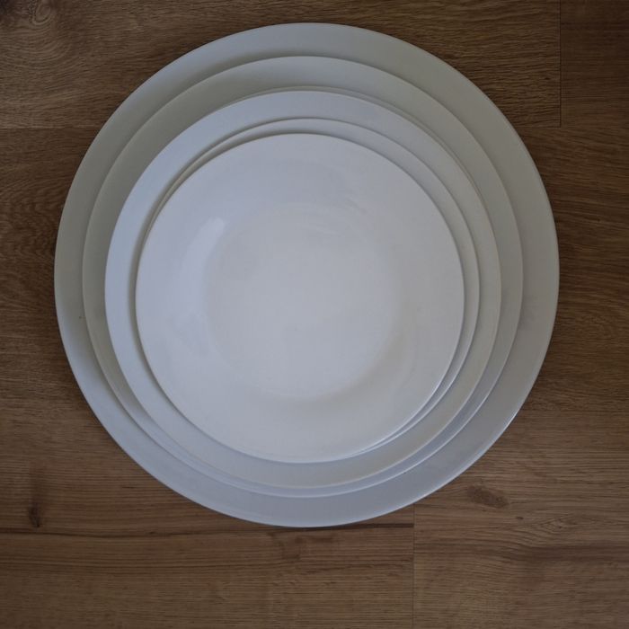 Плата,елипси,чинии, тежък, устойчив порцелан. 
1. Плата 30/ 20см.- 9бр