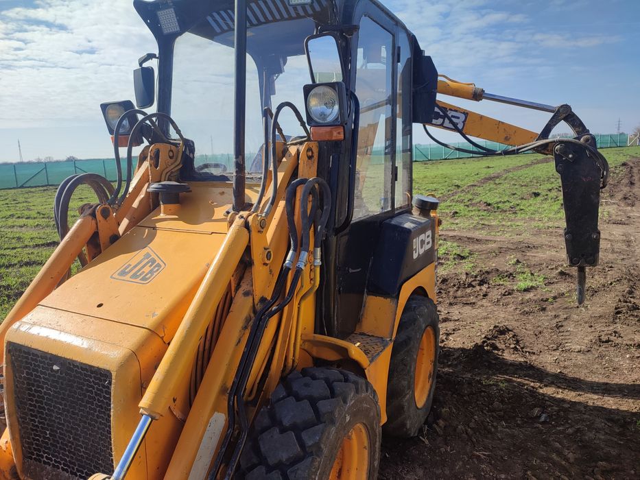 Inchiriez Cilindru Compactor Miniexcavator Bobcat Buldoexcavator CX1