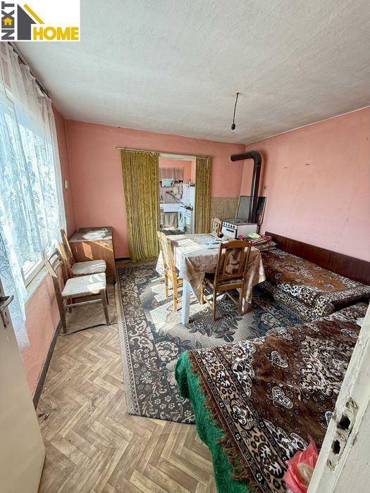 Две къщи с гараж, голям двор и стопански постройки с. Козаново