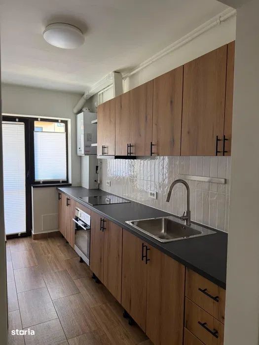 Apartament decomandat, parcare, etaj intermediar, zona Eroilor