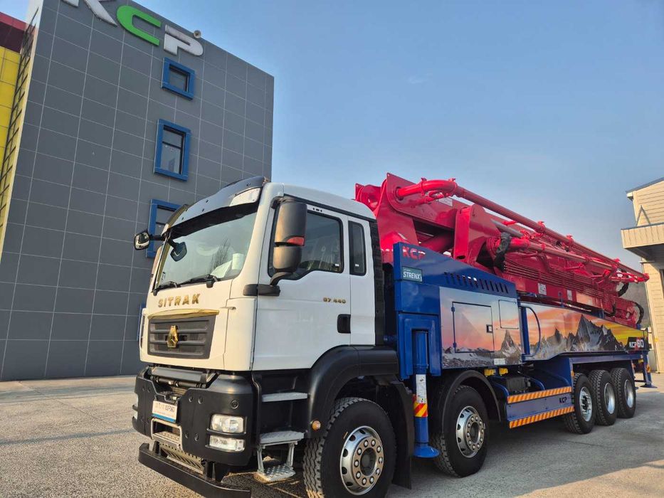 Автобетононасос KCP 60 метров на шасси HOWO SITRAK 10х4