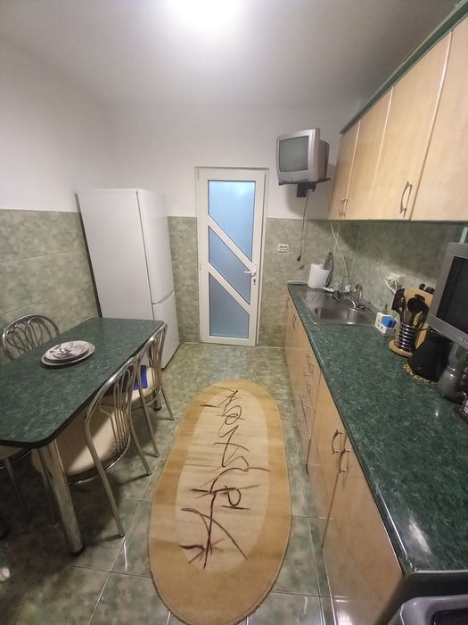 Inchiriez apartament