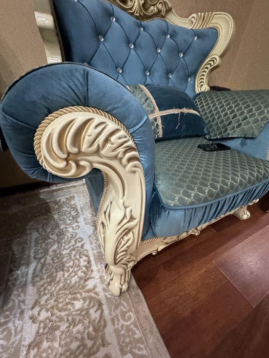 Продается диван в хорошем  состояние