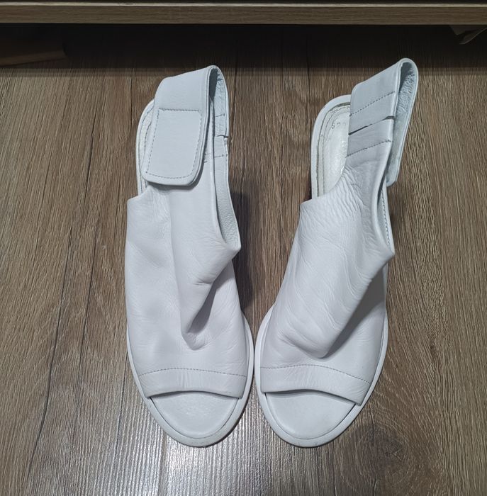 Продам кожаные босоножки Magza