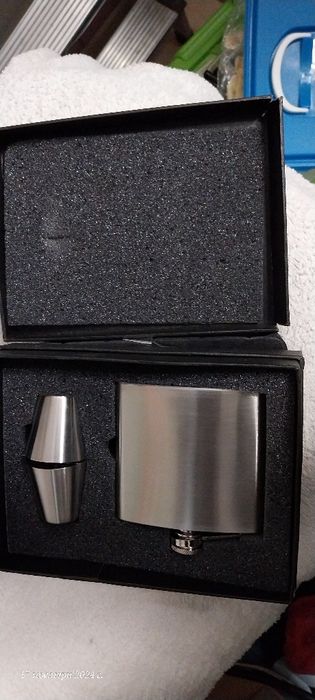 Преносим джобен контейнер/манерка за спиртни напитки