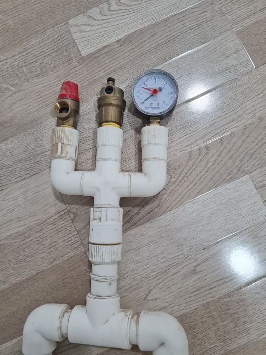 Электрический  котел  и  другие  детали  в комплекте