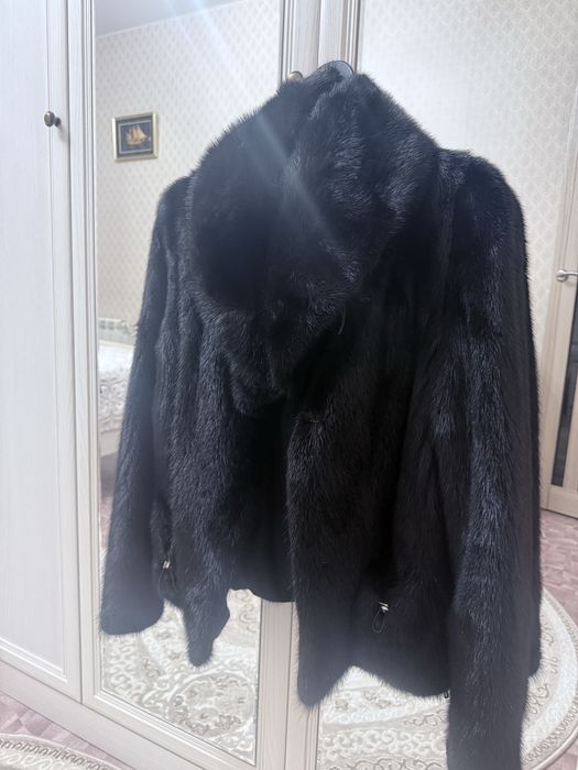 Шуба норковая укороченная.