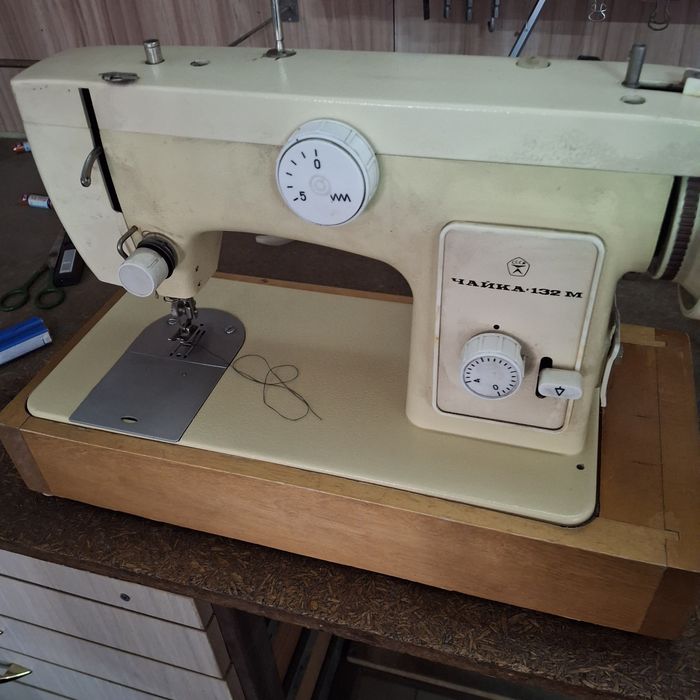 Швейная машинка Чайка 132 М
