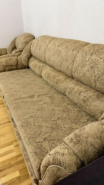 Продам  диван с креслом