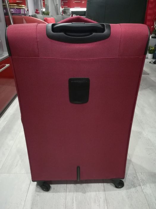 Куфари на колелца и телескопична дръжка  H-Line