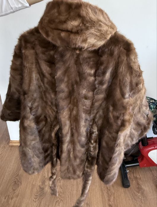 haina de blana naturala de Vizon stil poncho noua