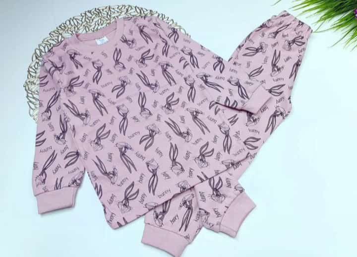 Продам детские одежду