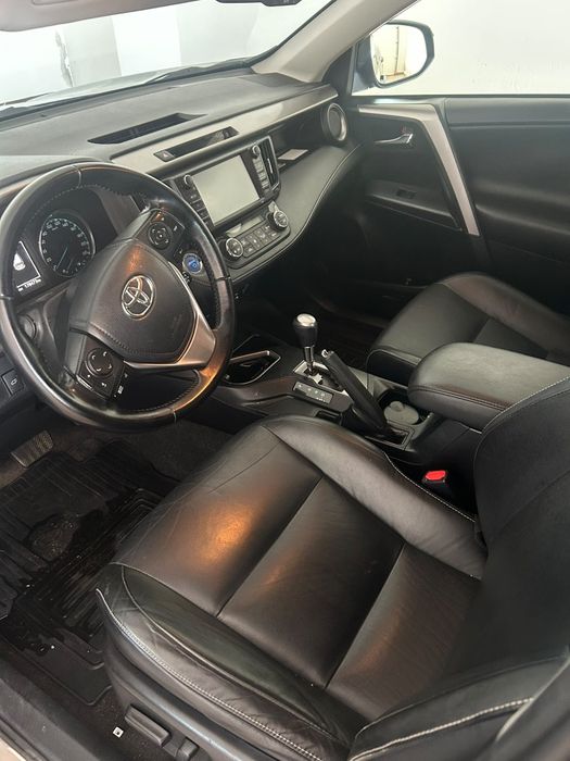 Vand Toyota Rav 4 hybrid an fab 2016