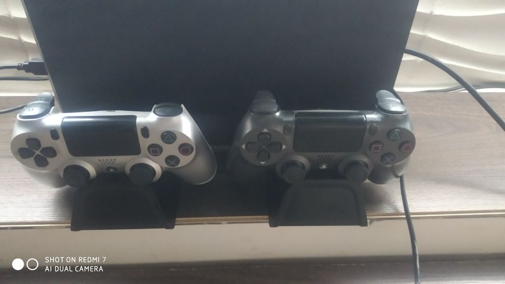 PlayStation 4pro diskavodli tuliq uyinlari bilan sotiladi.Xotirasi 1tb