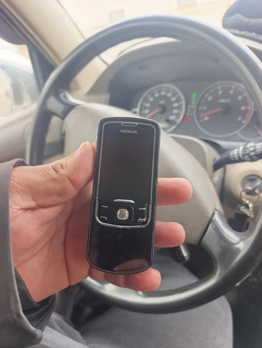 Нокия 8600 Луна в отличном состоянии.