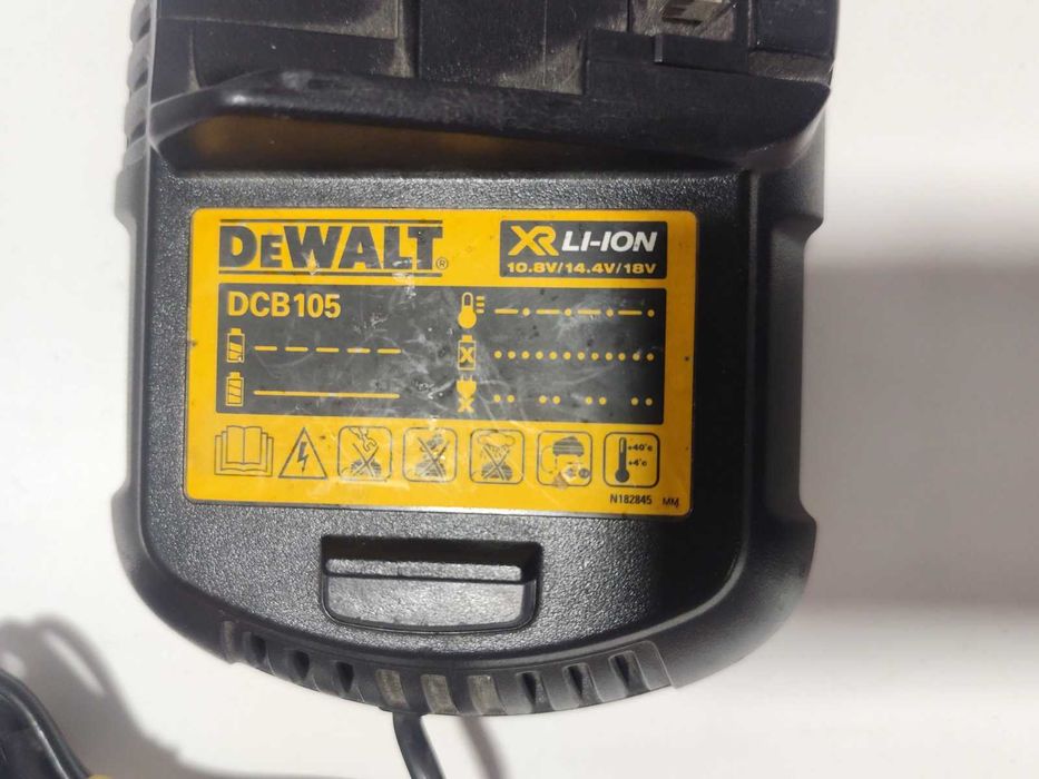 Зарядно DeWalt DCB105 И БАТЕРИЯ