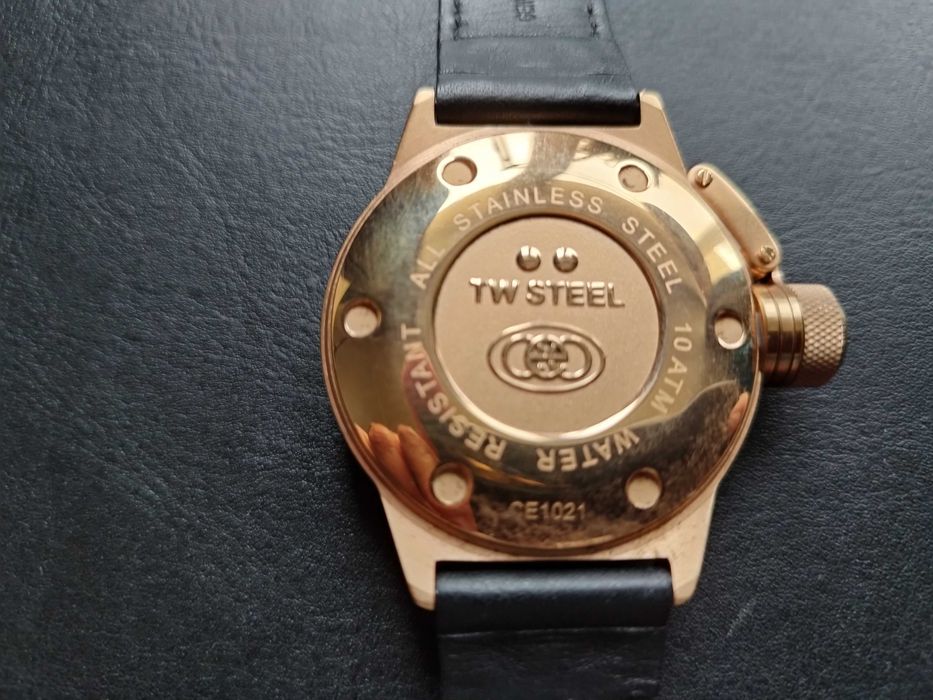 Продавам TW Steel Watch CEO Canteen 45MM Rose Gold CE1021