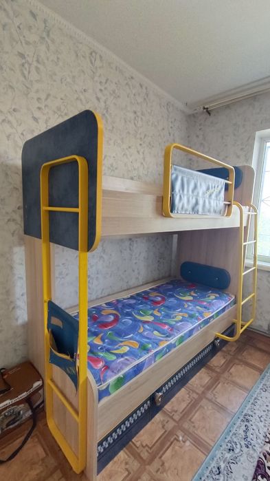 Двухярусный кровать