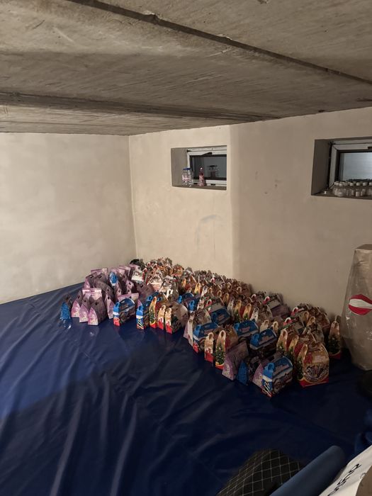 Торт и новогодний подарка оптом