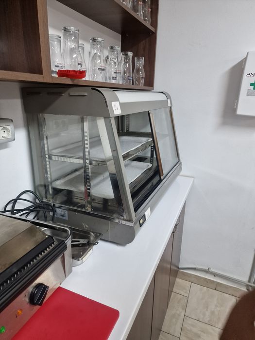 Vitrina expunere calda