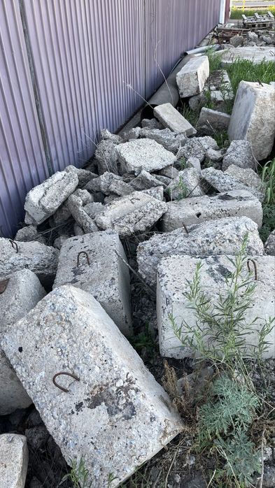 Продам железобетонные БЛОКИ/СВАИ