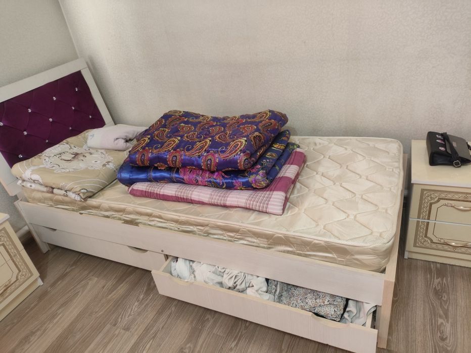 Продам кровть 2 штукт