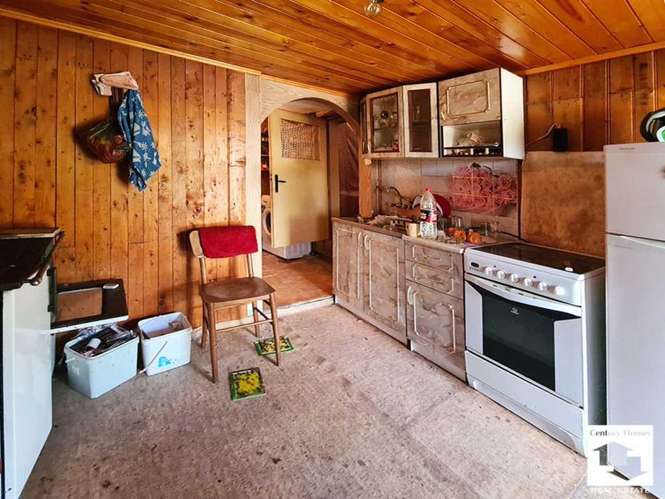 155078 Едноетажна къща с равен двор, кладенец и гараж в с. Сушица