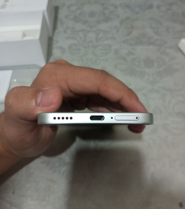 Honor 400 lite 5g 1 yil garantiya bor