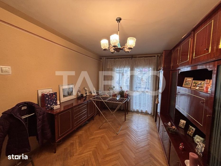 Apartament 3 camere  decomandat de vanzare etaj 2   Valea Aurie