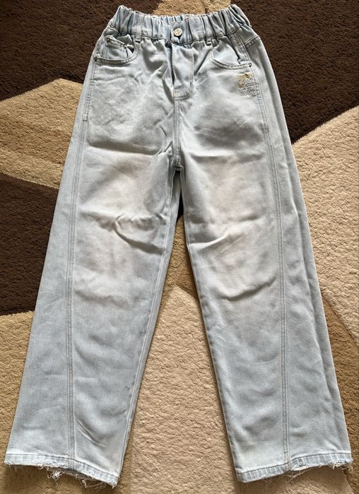 Вещи на девочку: бомбер, джинсы