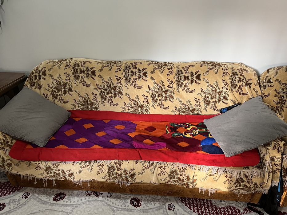 Продам диван с двумя креслами