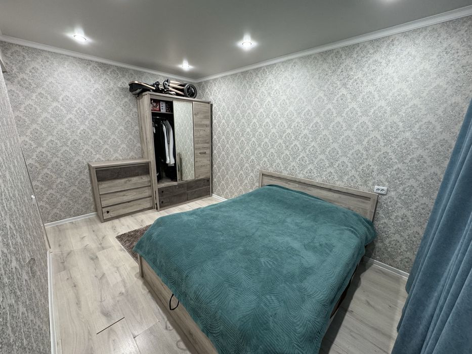 Продам спальный гарнитур